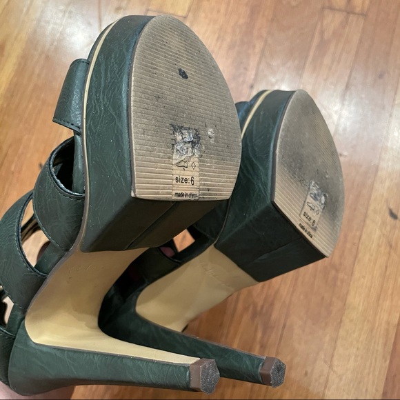 Michael Antonio Trinity Sandals - Picture 2 of 5